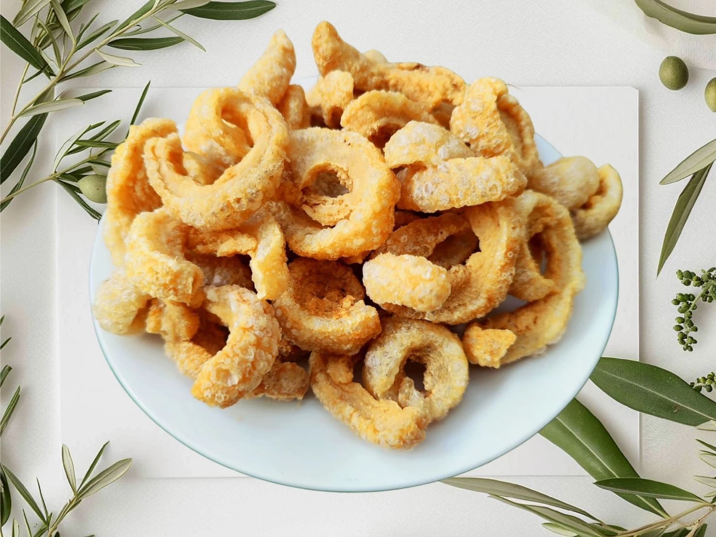 แคบหมู — Kaeb Moo · Pork Rinds