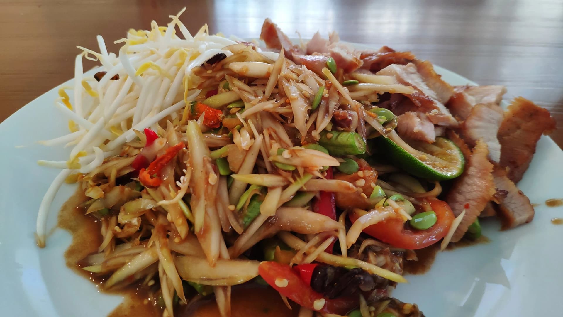 ตำหมูกรอบ — Som Tum · Crispy Pork